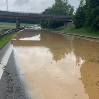 Fahrbahnunter Wasser.jpg